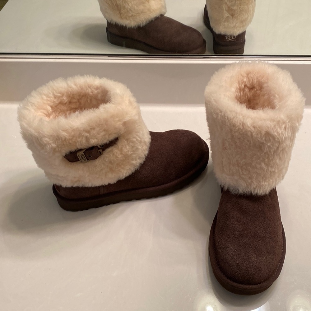 Ugg Elle boot  size 7